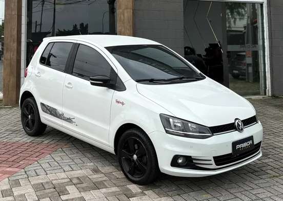 VOLKSWAGEN-FOX-2015