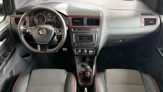VOLKSWAGEN-FOX-2015