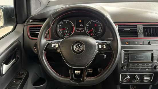 VOLKSWAGEN-FOX-2015