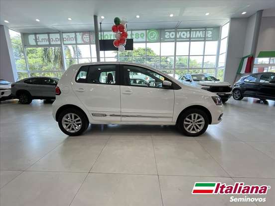 VOLKSWAGEN-FOX-2019