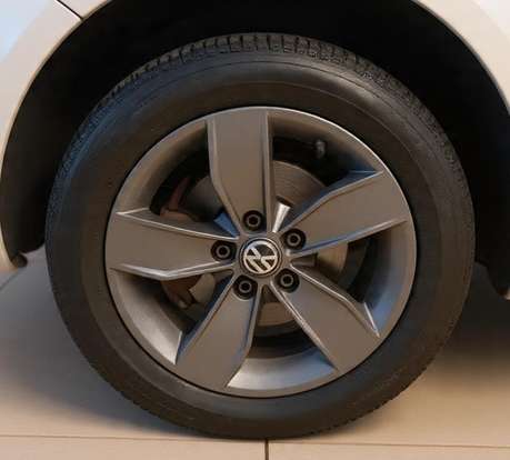 VOLKSWAGEN-FOX-2019
