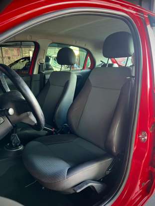 VOLKSWAGEN-GOL-2010