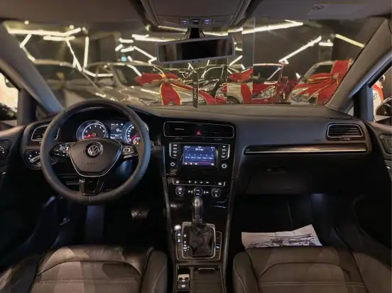 VOLKSWAGEN-GOLF-2014