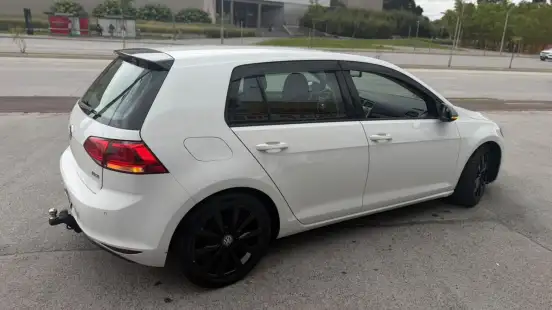 VOLKSWAGEN-GOLF-2015