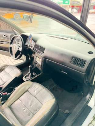 VOLKSWAGEN-GOLF-2008