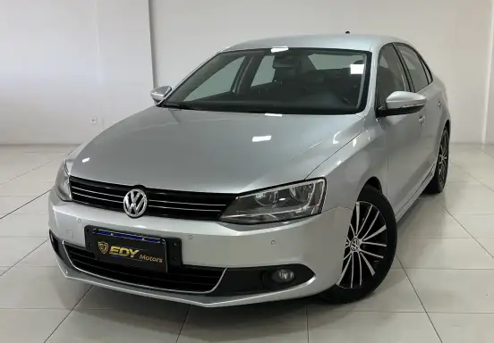 VOLKSWAGEN-JETTA-2012