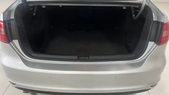 VOLKSWAGEN-JETTA-2012