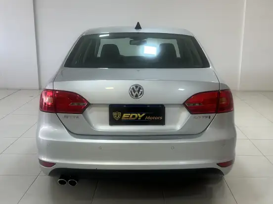 VOLKSWAGEN-JETTA-2012