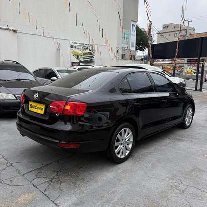 VOLKSWAGEN-JETTA-2012