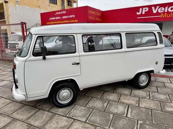 VOLKSWAGEN-KOMBI-2011
