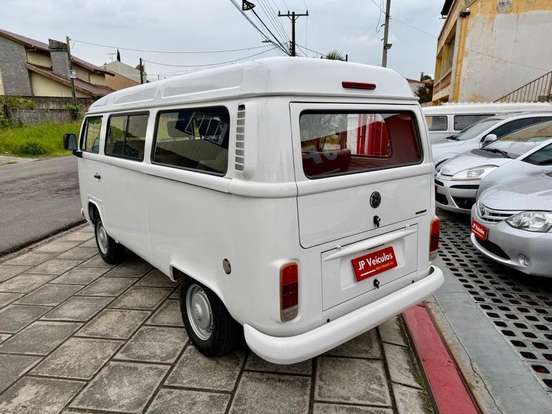 VOLKSWAGEN-KOMBI-2011