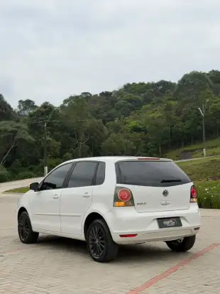 VOLKSWAGEN-POLO-2012