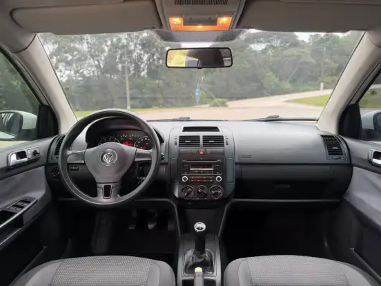 VOLKSWAGEN-POLO-2012