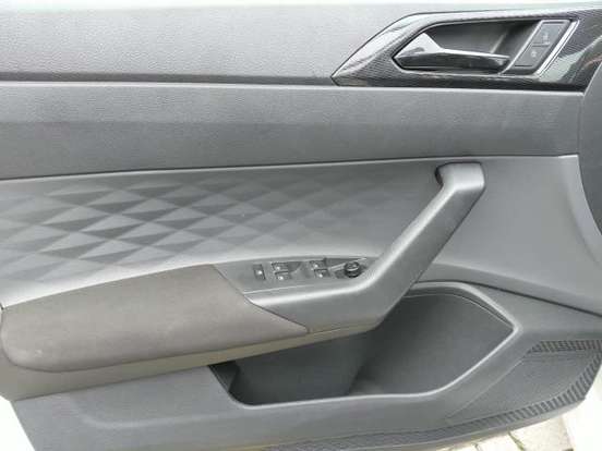 VOLKSWAGEN-POLO-2024