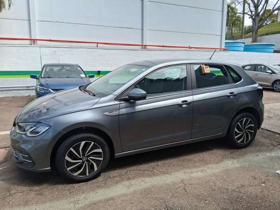 VOLKSWAGEN-POLO-2025