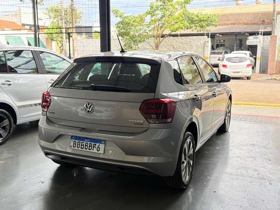 VOLKSWAGEN-POLO-2018