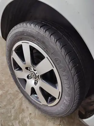 VOLKSWAGEN-POLO SEDAN-2008