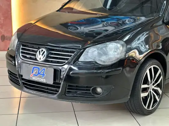 VOLKSWAGEN-POLO SEDAN-2010