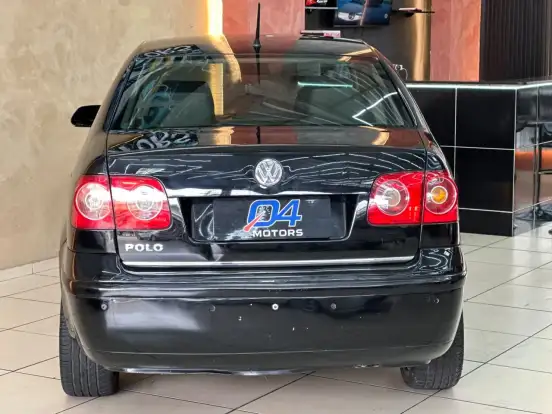 VOLKSWAGEN-POLO SEDAN-2010