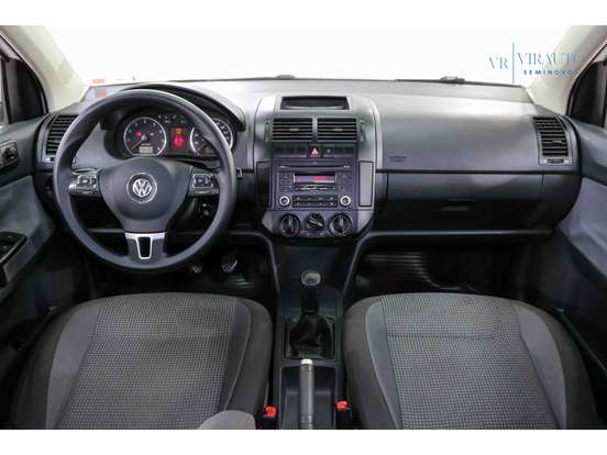 VOLKSWAGEN-POLO SEDAN-2012