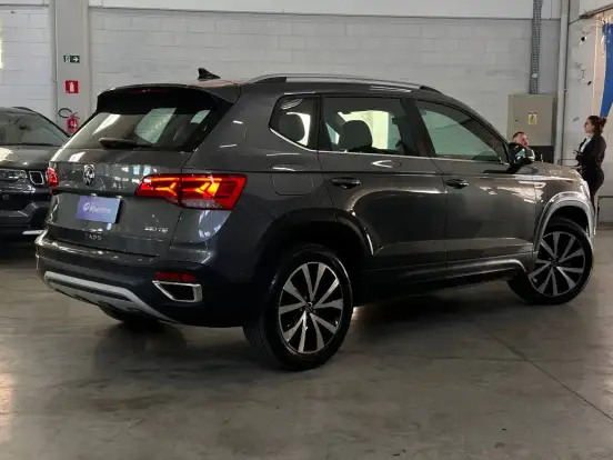 VOLKSWAGEN-TAOS-2023
