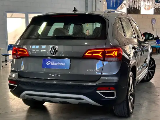 VOLKSWAGEN-TAOS-2023