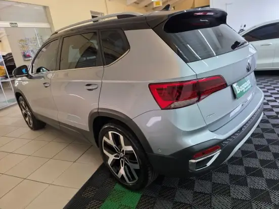 VOLKSWAGEN-TAOS-2025