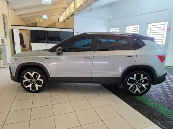 VOLKSWAGEN-TAOS-2025