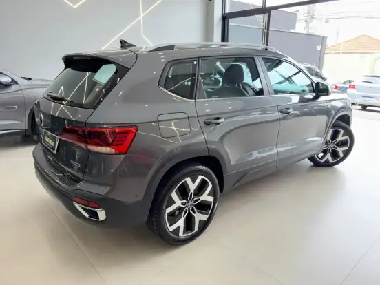 VOLKSWAGEN-TAOS-2024