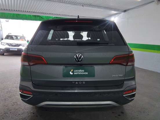 VOLKSWAGEN-TAOS-2023