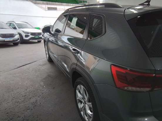 VOLKSWAGEN-TAOS-2023