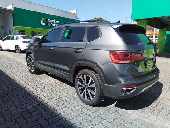 VOLKSWAGEN-TAOS-2025