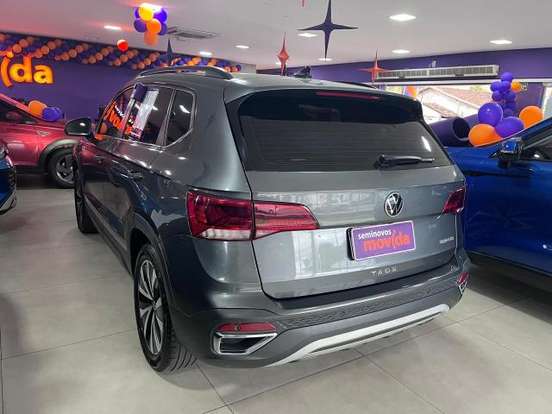 VOLKSWAGEN-TAOS-2025