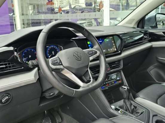 VOLKSWAGEN-TAOS-2025