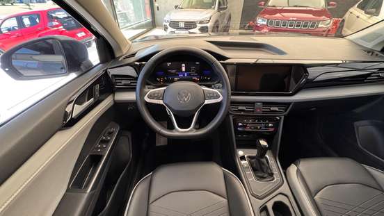 VOLKSWAGEN-TAOS-2023