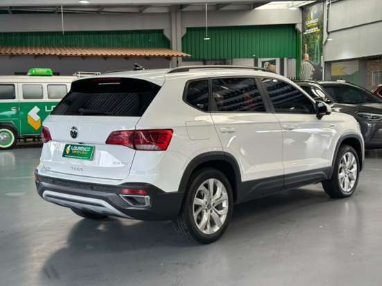 VOLKSWAGEN-TAOS-2021