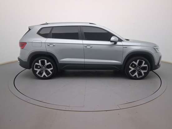 VOLKSWAGEN-TAOS-2024