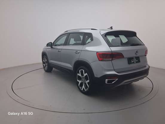 VOLKSWAGEN-TAOS-2024