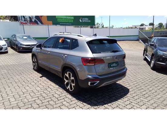 VOLKSWAGEN-TAOS-2025