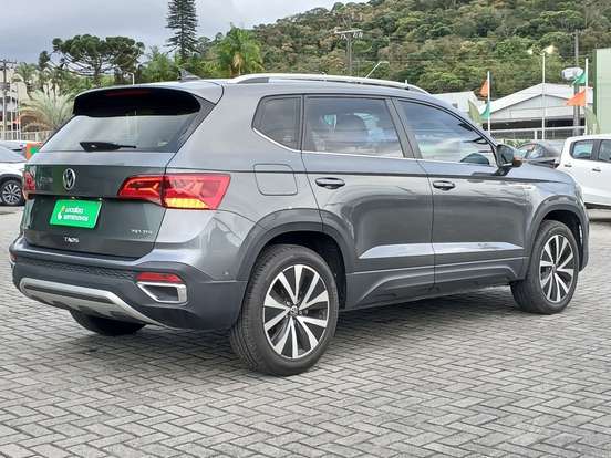 VOLKSWAGEN-TAOS-2023