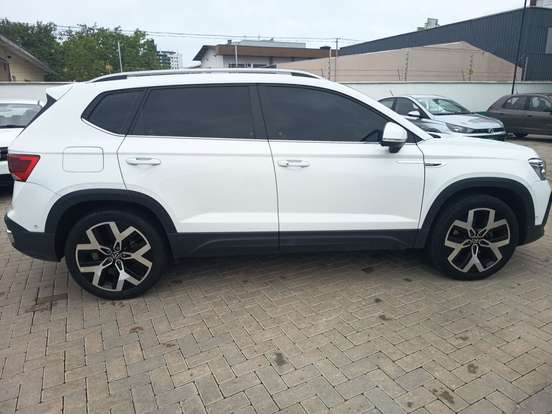 VOLKSWAGEN-TAOS-2024