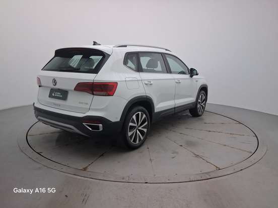 VOLKSWAGEN-TAOS-2023