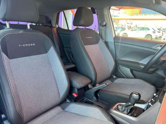 VOLKSWAGEN-T-CROSS-2024