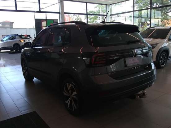 VOLKSWAGEN-T-CROSS-2020