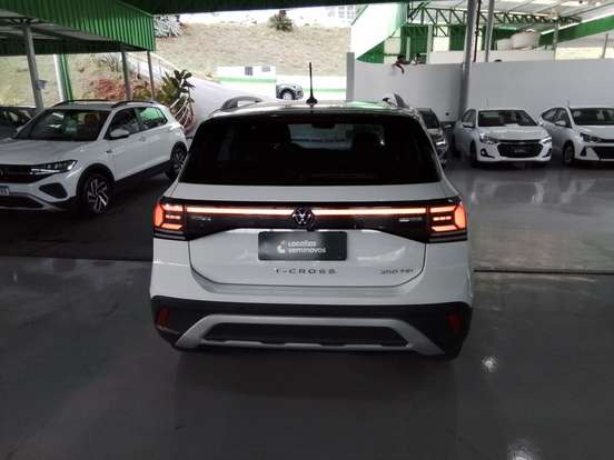 VOLKSWAGEN-T-CROSS-2024