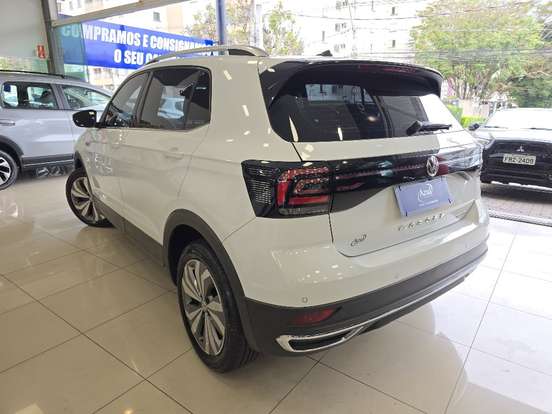 VOLKSWAGEN-T-CROSS-2020