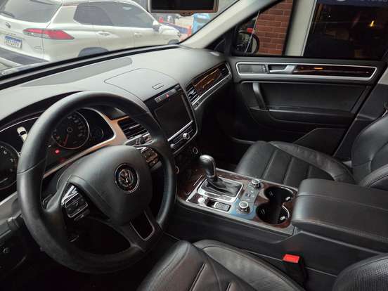 VOLKSWAGEN-TOUAREG-4.2 FSI V8 32V GASOLINA 4P TIPTRONIC VOLKSWAGEN-TOUAREG-2013