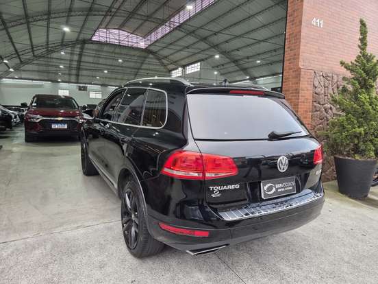 VOLKSWAGEN-TOUAREG-2013
