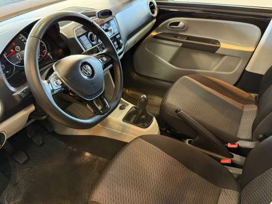VOLKSWAGEN-UP-2018