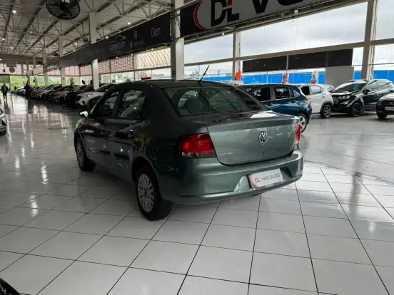VOLKSWAGEN-VOYAGE-2010